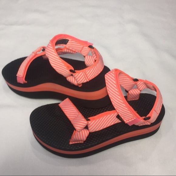 teva flatform size 8